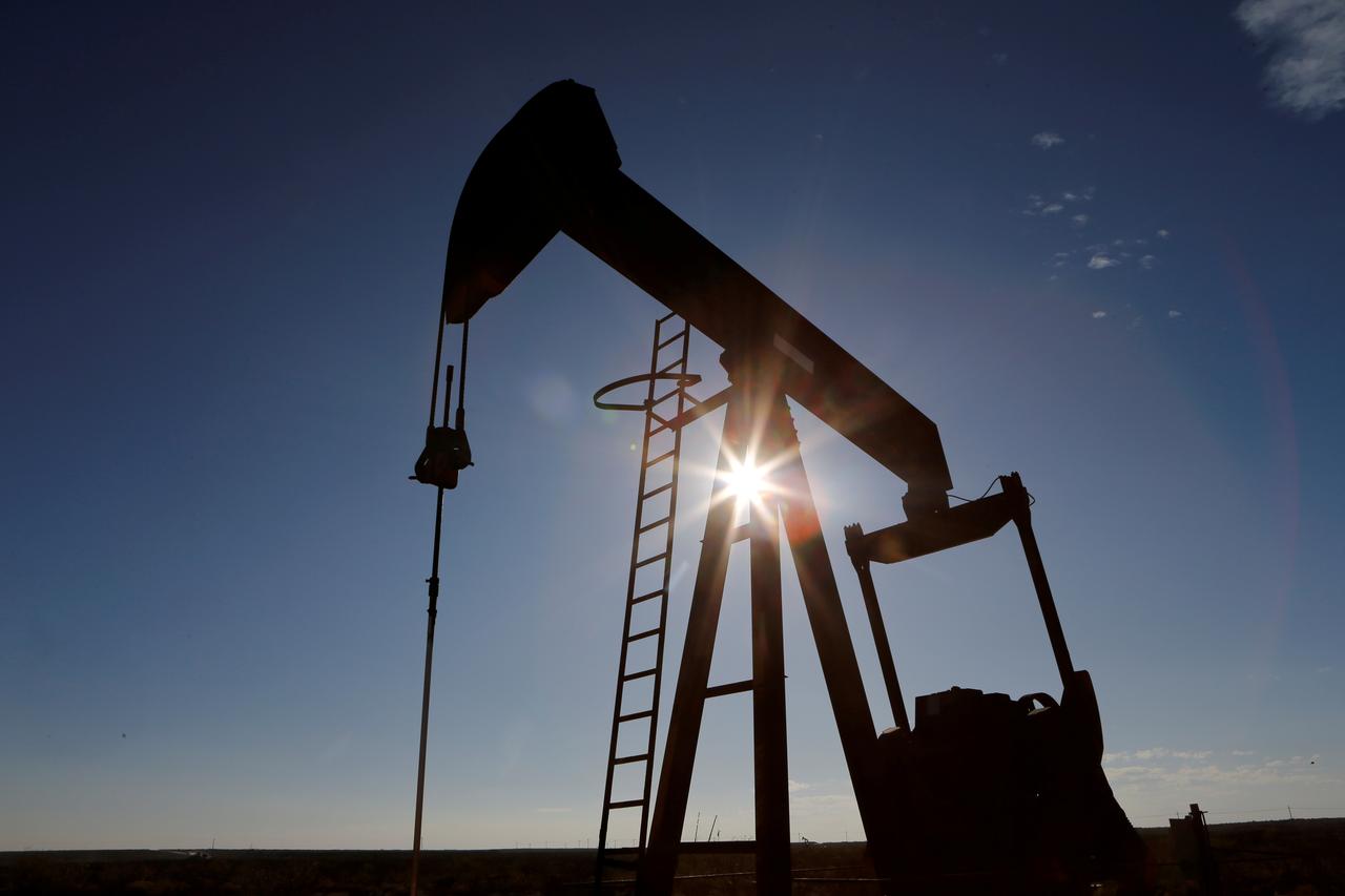 Oil falls 4% towards $28 on oversupply concerns- oil and gas 360