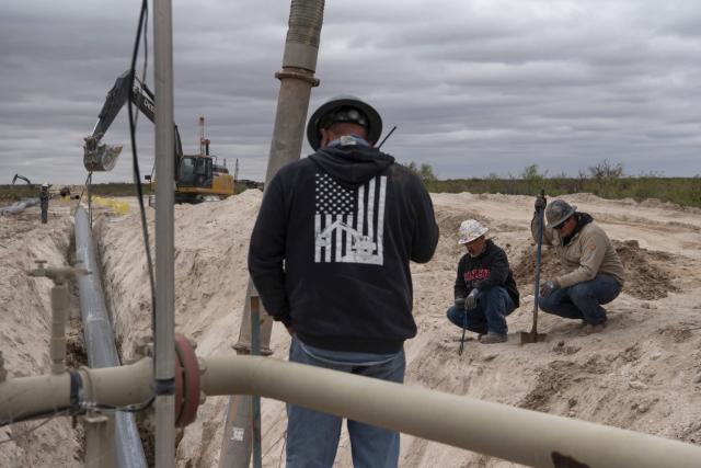 Shale drillers struggle to find workers as unemployment dropped last month- oil and gas 360