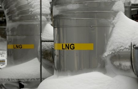 U.S. natgas falls 5% on lower demand forecast, contract expiry- oil and gas 360