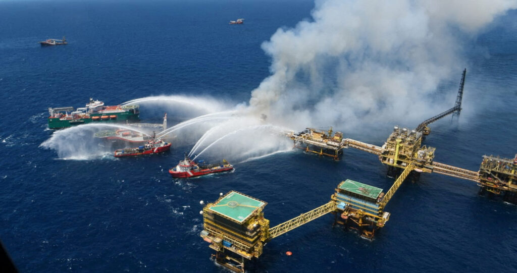 “Massive” explosion on Pemex production platform leaves two dead, cuts output by 700,000 bbl- oil and gas 360