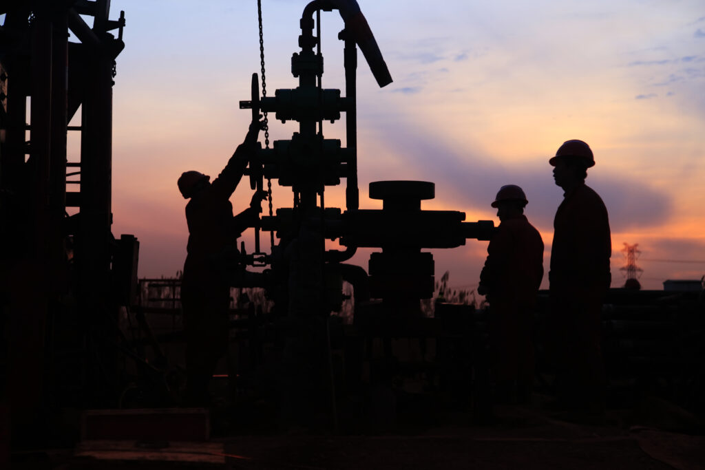 Oil worker wages hit U.S record amidst slowing shale activity- oil and gas 360