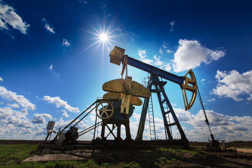 AI, carbon reduction, and M&A are top oil and gas trends to watch in 2025, new report says-oil and gas 360